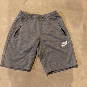Men’s grey nike shorts